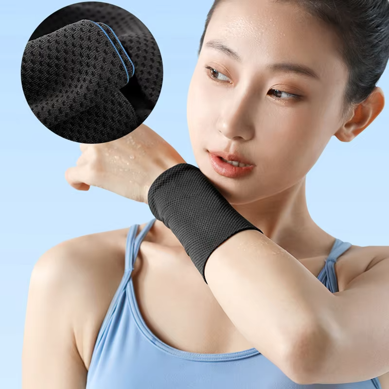 1pcs Soft Breathable Cooling Wrist Protector Stay Cool Soft Sports Sweat Wrist Bands for Football Basketball Running Sports